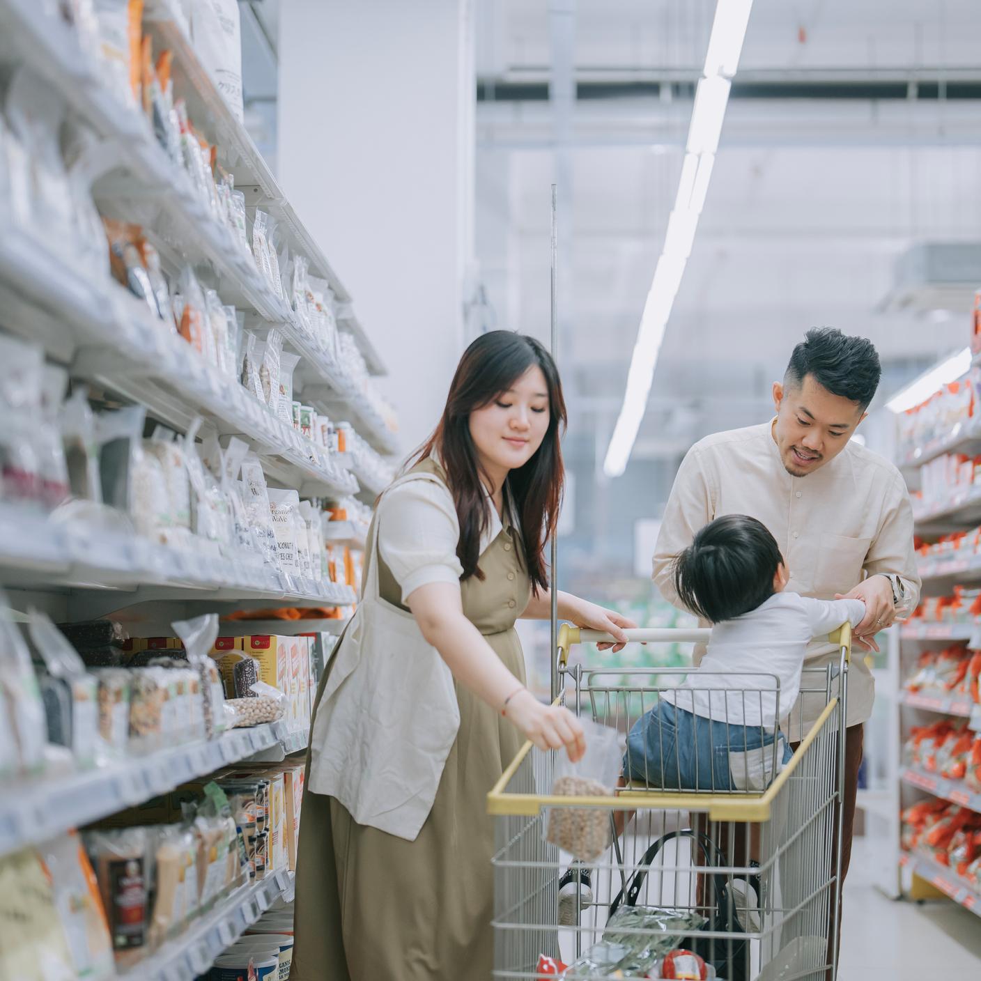 PAS 2050 2 - Asian Chinese family buying groceries in supermarket